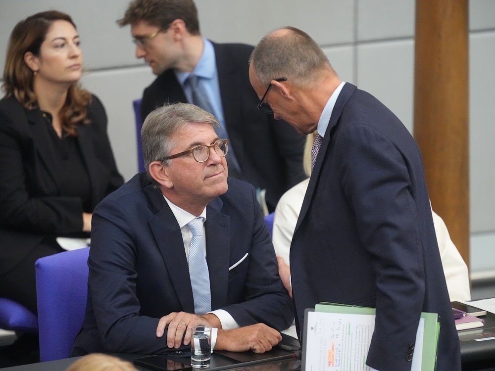 Deutschland: Merz: Alle Vorwürfe gegen Kulturstaatsminister Weimer sind falsch - Politik - SZ.de