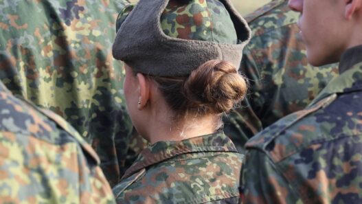Deutschland: Neue Wehrpflicht-Forderungen in der CDU - auch für Frauen - Politik - SZ.de