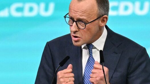 Bundeskanzler Friedrich Merz wirbt auf CDU-Parteitag um Zustimmung - Politik - SZ.de