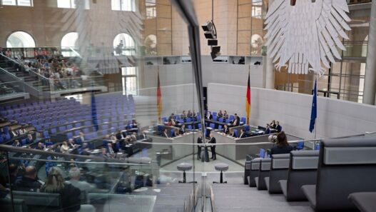 Liveblog zur Bundesregierung: Bundestag stimmt über Tankrabatt ab - Politik - SZ.de