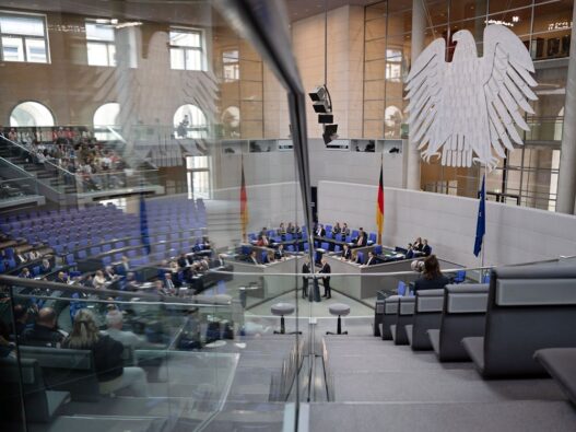 Liveblog zur Bundesregierung: Bundestag stimmt über Tankrabatt ab - Politik - SZ.de