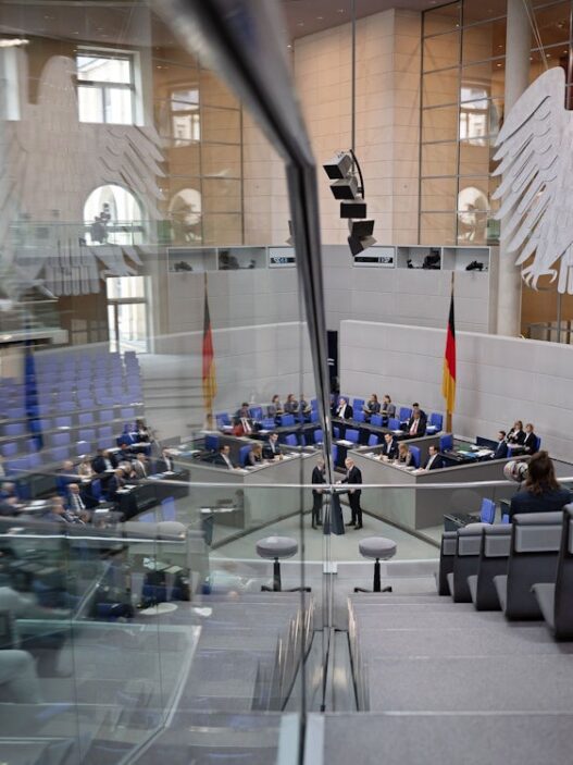 Liveblog zur Bundesregierung: Bundestag stimmt über Tankrabatt ab - Politik - SZ.de