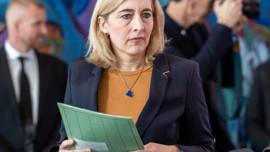 Liveblog zur Bundesregierung: Kabinett entscheidet über Gesundheitsreform und Haushalt - Politik - SZ.de