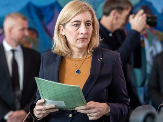 Liveblog zur Bundesregierung: Kabinett entscheidet über Gesundheitsreform und Haushalt - Politik - SZ.de