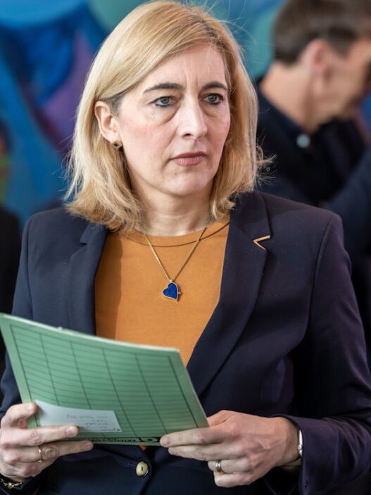 Liveblog zur Bundesregierung: Kabinett entscheidet über Gesundheitsreform und Haushalt - Politik - SZ.de