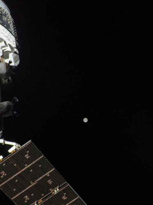 Liveblog zur Mondmission Artemis 2: Dem Mond näher als der Erde - Wissen - SZ.de