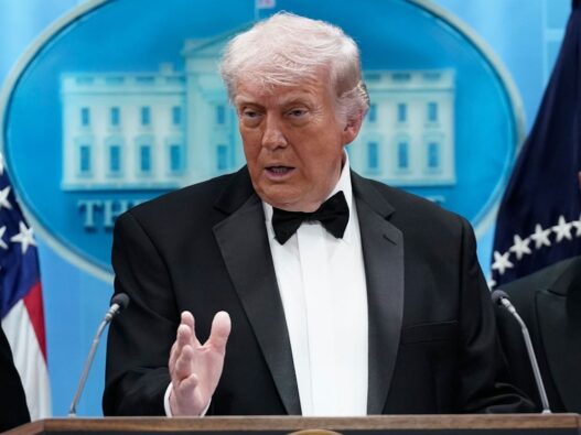 USA News: Trump: Schütze drang nicht in den Festsaal ein - Politik - SZ.de