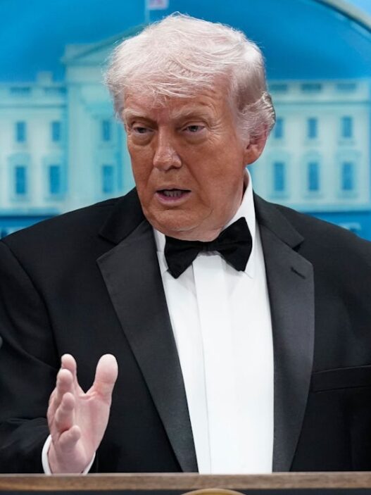 USA News: Trump: Schütze drang nicht in den Festsaal ein - Politik - SZ.de