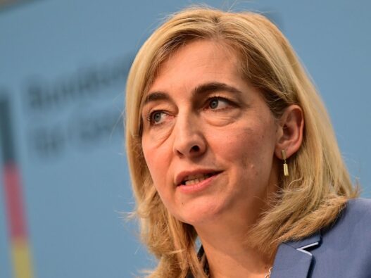 Liveblog zur Bundesregierung: Bericht: Kinderlose sollen mehr in Pflegeversicherung zahlen - Politik - SZ.de