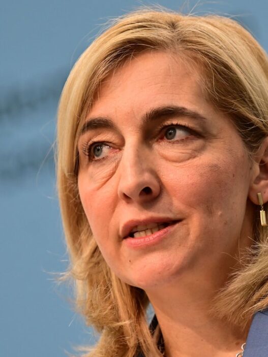 Liveblog zur Bundesregierung: Bericht: Kinderlose sollen mehr in Pflegeversicherung zahlen - Politik - SZ.de