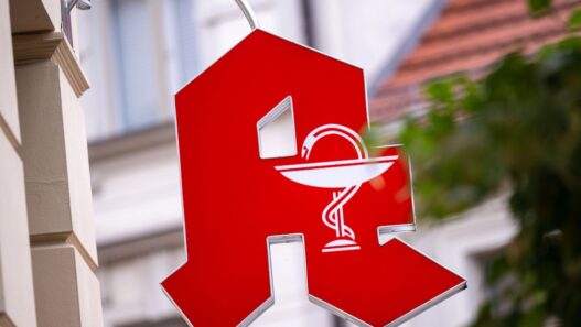 Liveblog zur Bundesregierung: Bundestag beschließt Apothekenreform - Politik - SZ.de