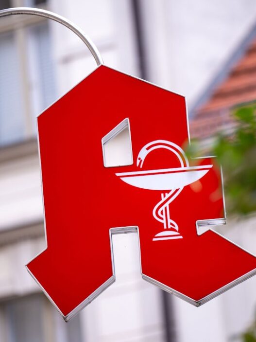 Liveblog zur Bundesregierung: Bundestag beschließt Apothekenreform - Politik - SZ.de