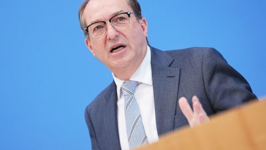 Liveblog zur Bundesregierung: Dobrindt ist skeptisch bei Social-Media-Verbot für Kinder - Politik - SZ.de