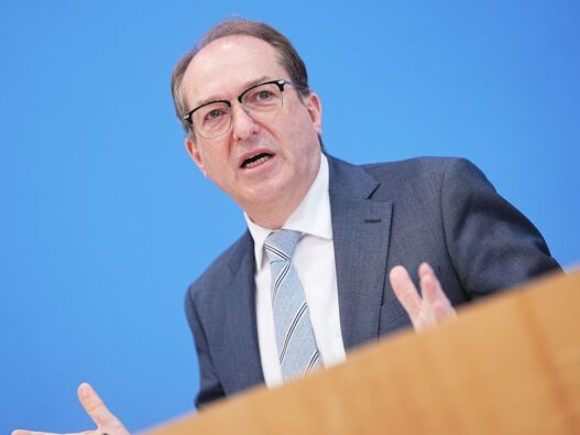 Liveblog zur Bundesregierung: Dobrindt ist skeptisch bei Social-Media-Verbot für Kinder - Politik - SZ.de