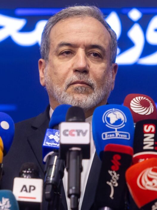 News zu Iran: Teheran warnt USA vor militärischer Öffnung der Straße von Hormus - Politik - SZ.de