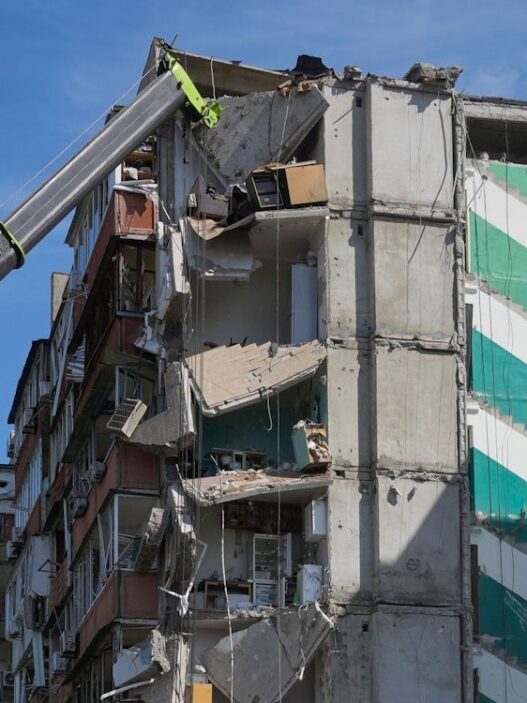 Ukraine News: 24 Tote nach russischem Angriff auf Wohnhaus in Kiew - Politik - SZ.de