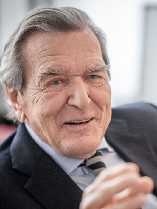 Ukraine News: Bundesregierung weist Putins Schröder-Vorschlag als „Scheinangebot“ zurück - Politik - SZ.de