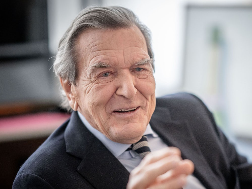 Ukraine News: Bundesregierung weist Putins Schröder-Vorschlag als „Scheinangebot“ zurück - Politik - SZ.de