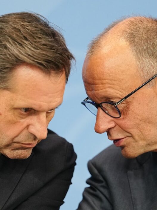 Neues zur Bundesregierung- Entlastung klammer Kommunen: Bund einigt sich mit Ländern auf Finanzreform - Politik - SZ.de