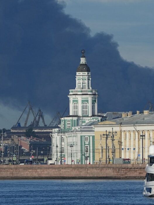 Ukraine News: Ukraine greift erneut Sankt Petersburg an - Politik - SZ.de
