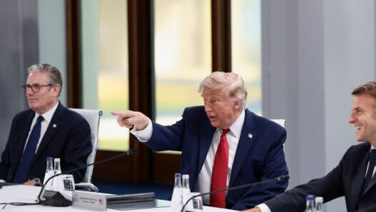 USA News: Trump behauptet, Starmer werde als britischer Premier zurücktreten - Politik - SZ.de