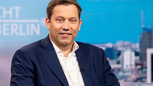 Klingbeil verteidigt deutlich höhere Neuverschuldung - Politik - SZ.de