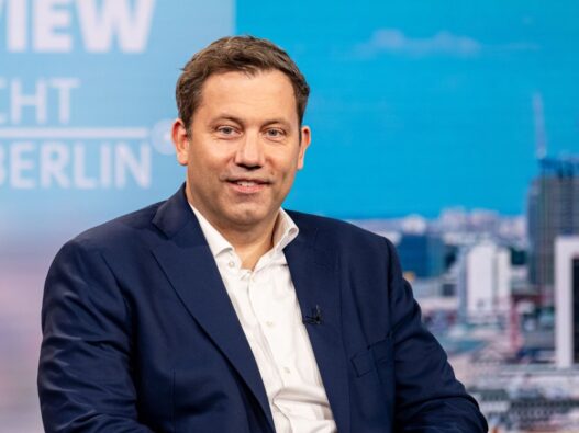 Klingbeil verteidigt deutlich höhere Neuverschuldung - Politik - SZ.de