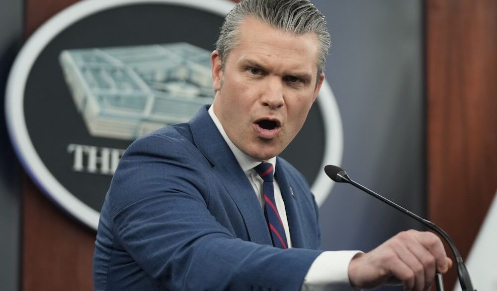 USA News: Verteidigungsminister Hegseth kündigt Testosteron-Test für Soldaten ab 30 an - Politik - SZ.de