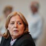Bundespolitik: Bas stellt Krankschreibung ab erstem Tag infrage - Politik - SZ.de
