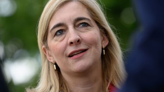 Bundespolitik: Kanzleramtschefin spricht von „gemeinsamer Kraftanstrengung“ vor Kabinettsklausur - Politik - SZ.de