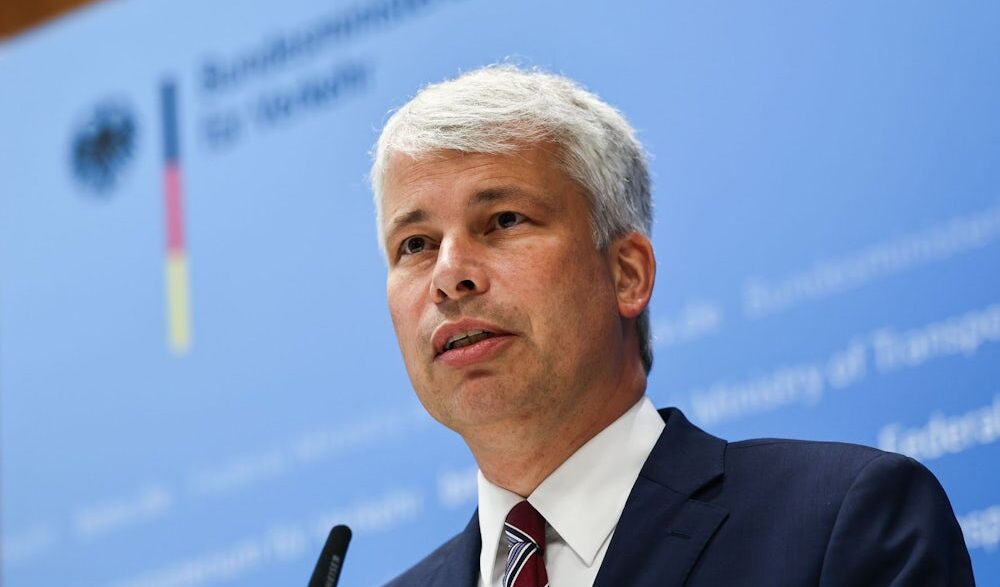 Bundespolitik: Verkehrsminister will Bonus-Zahlungen an Bahn-Ziele koppeln - Politik - SZ.de