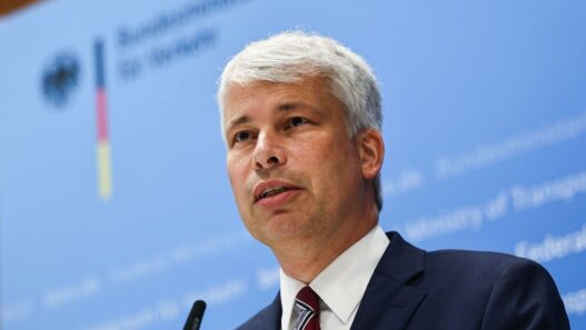 Bundespolitik: Verkehrsminister will Bonus-Zahlungen an Bahn-Ziele koppeln - Politik - SZ.de