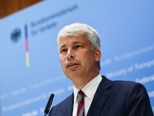 Bundespolitik: Verkehrsminister will Bonus-Zahlungen an Bahn-Ziele koppeln - Politik - SZ.de