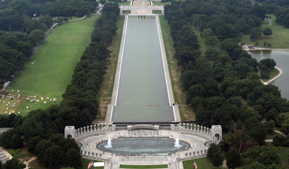 USA News: Doch kein Vandalismus: Bauunternehmen verursachte Schaden am Reflecting Pool - Politik - SZ.de