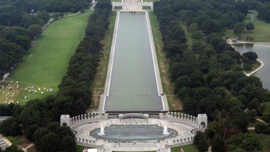 USA News: Doch kein Vandalismus: Bauunternehmen verursachte Schaden am Reflecting Pool - Politik - SZ.de