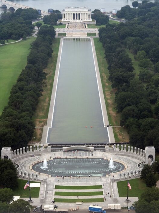 USA News: Doch kein Vandalismus: Bauunternehmen verursachte Schaden am Reflecting Pool - Politik - SZ.de
