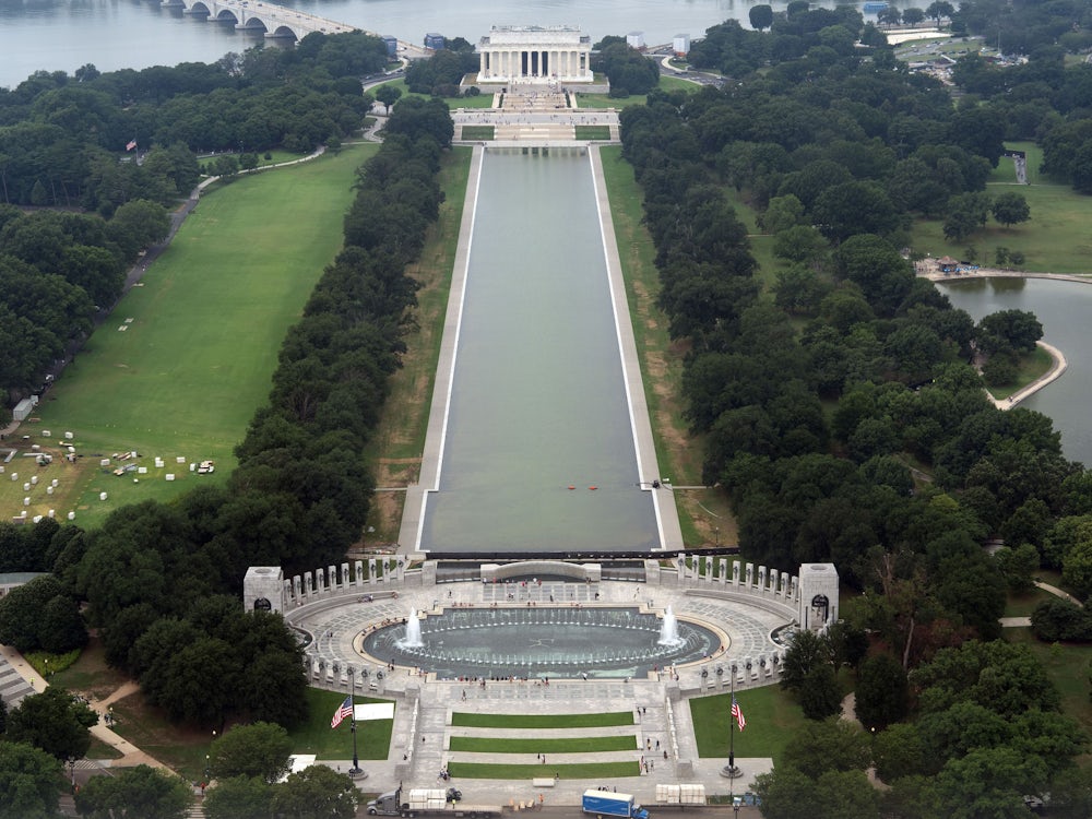USA News: Doch kein Vandalismus: Bauunternehmen verursachte Schaden am Reflecting Pool - Politik - SZ.de