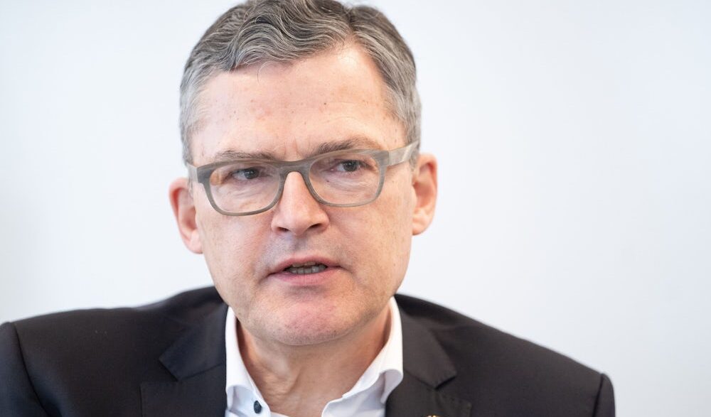Bundespolitik: Kiesewetter: Maßnahmen gegen Russland reichen nicht - Politik - SZ.de