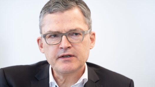 Bundespolitik: Kiesewetter: Maßnahmen gegen Russland reichen nicht - Politik - SZ.de