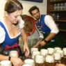 Oktoberfest-News 2026: Aufstand der Schankkellner im Paulaner-Zelt nach Kündigung eines Mitarbeiters - München - SZ.de