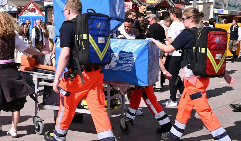 Oktoberfest-News 2026: Seniorin stirbt nach Rollstuhl-Sturz auf der Wiesn - München - SZ.de