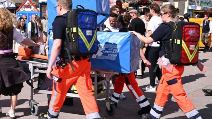 Oktoberfest-News 2026: Seniorin stirbt nach Rollstuhl-Sturz auf der Wiesn - München - SZ.de