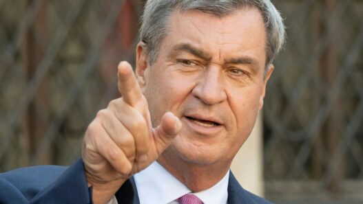 Söder: CSU wird Kanzler Merz „auf keinen Fall“ stürzen - Politik - SZ.de