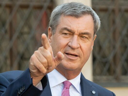 Söder: CSU wird Kanzler Merz „auf keinen Fall“ stürzen - Politik - SZ.de