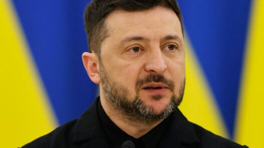 Ukraine News: Trotz Ankündigung Trumps: Ukraine greift russische Ölraffinerie an - Politik - SZ.de