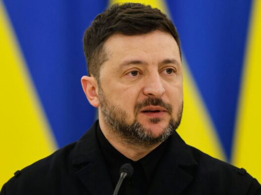 Ukraine News: Trotz Ankündigung Trumps: Ukraine greift russische Ölraffinerie an - Politik - SZ.de