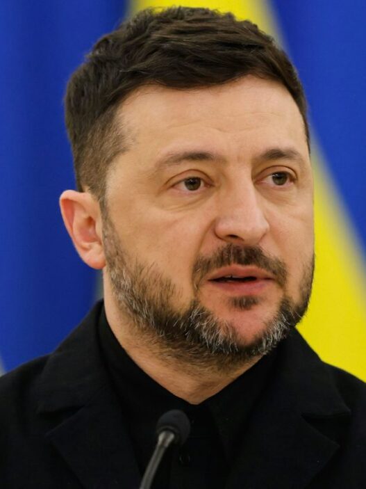 Ukraine News: Trotz Ankündigung Trumps: Ukraine greift russische Ölraffinerie an - Politik - SZ.de
