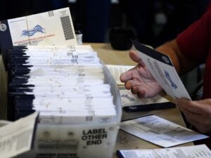 USA News: Trump ruft im Streit um Briefwahl erneut Supreme Court an - Politik - SZ.de
