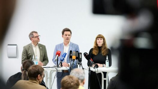 Berlin: Linke, Grüne und SPD wollen Koalitionsverhandlungen vorschlagen - Politik - SZ.de