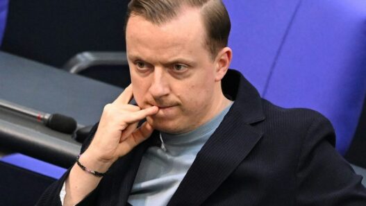 Bundesregierung: Bundestag hebt Immunität von SPD-Abgeordnetem Ahmetovic auf - Politik - SZ.de
